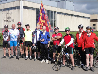 Groupe des cyclos au dpart d'Arlon