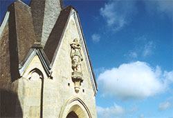 St Jacques,fronton du clocher MESSANCY