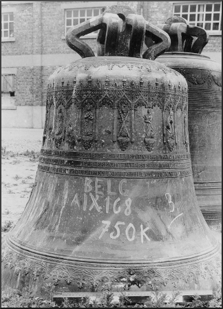 Cloche aux 12 ap�tres de l'�glise de Saint-Ouen � Tillet